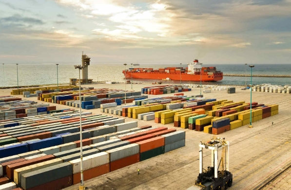 隨著全球經濟一體化不斷深化，寧波貨代業(yè)還將面臨更多的機遇和挑戰(zhàn)