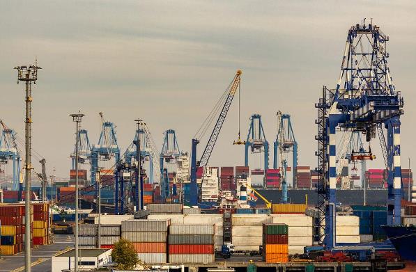 天津貨代在國內外貿易中發(fā)揮著重要作用