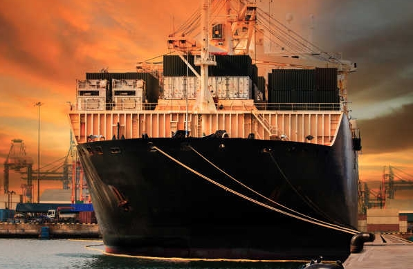 上海貨代公司的發(fā)展歷程、服務(wù)特點(diǎn)以及面臨的挑戰(zhàn)有哪些？