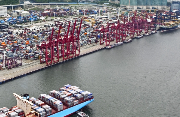 國(guó)際貨代行業(yè)需要不斷創(chuàng)新和進(jìn)取，以更好地服務(wù)于全球貿(mào)易的發(fā)展