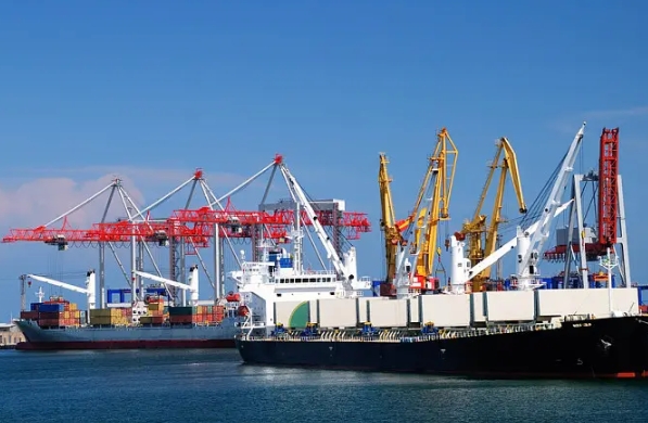 美國貨運(yùn)代理憑借其專業(yè)高效的服務(wù)成為了連接世界貿(mào)易的重要橋梁