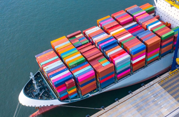 美國專線的完善關(guān)乎兩國經(jīng)濟(jì)的繁榮，是推動(dòng)全球物流進(jìn)步的關(guān)鍵力量